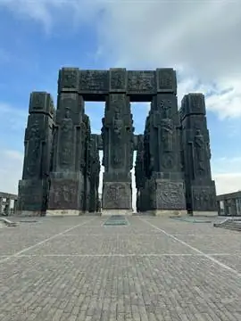 Thumbnail of the open courtyard and frontal Chronicle of Georgia view